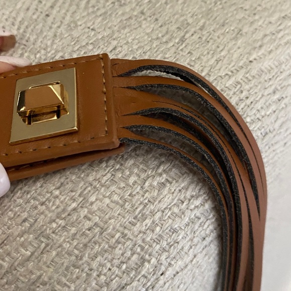 BCBG MAX AZRIA Layered Leather and Gold Tone Chain Necklace EUC - Picture 5 of 11